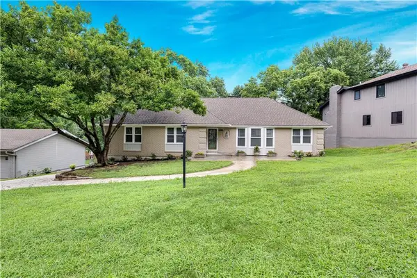 404 NW Briarcliff Road, Kansas City, MO 64116