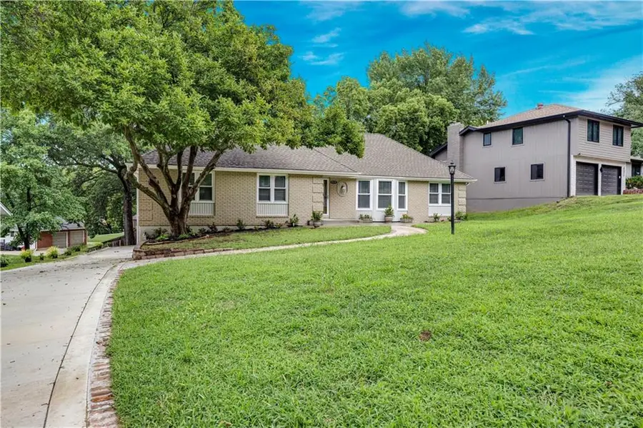 404 NW Briarcliff Road, Kansas City, MO 64116 - #2