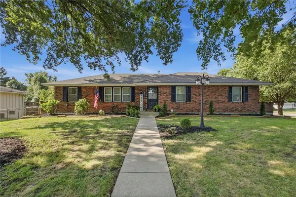 801 E 14th Street, Oak Grove, MO 64075
