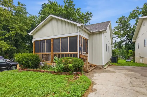 2537 Elmwood Avenue, Kansas City, MO 64127