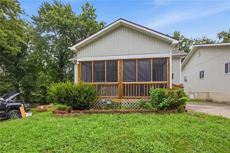 2537 Elmwood Avenue, Kansas City, MO 64127 - #2