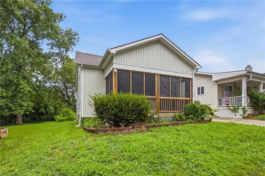 2537 Elmwood Avenue, Kansas City, MO 64127 - #3