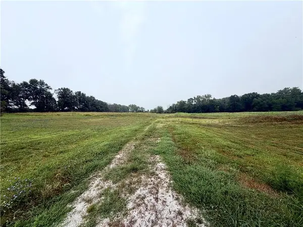 Ozark Lane, Higginsville, MO 64037