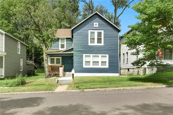 1122 2nd Avenue, Leavenworth, KS 66048