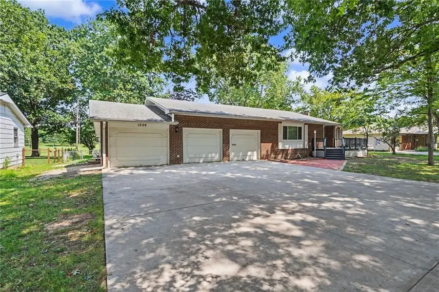 1229 S Elm Street, Ottawa, KS 66067 - #3