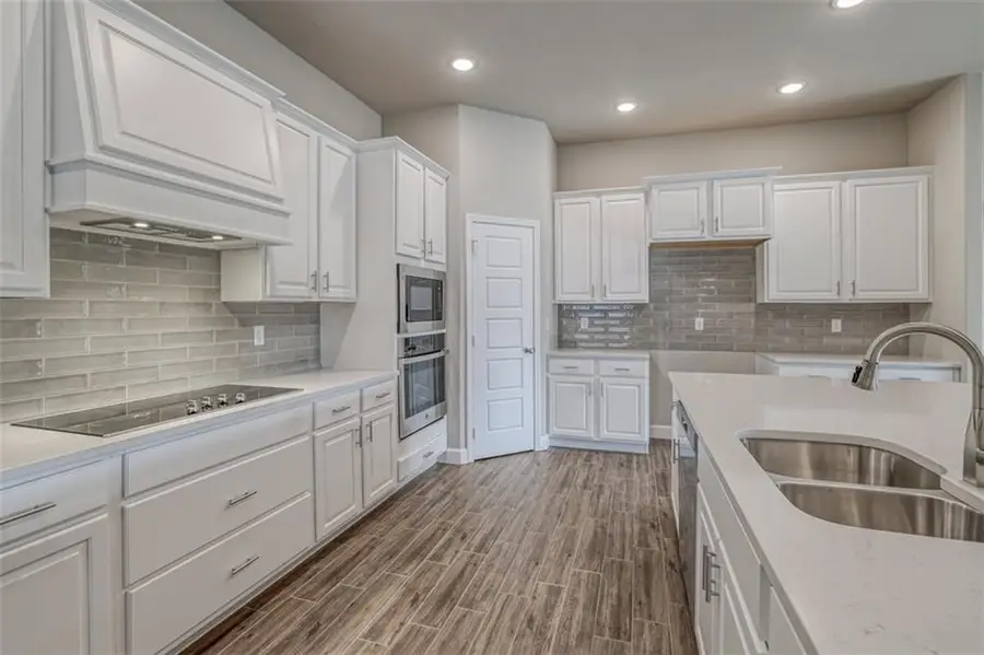 18430 W 195th Terrace, Spring Hill, KS 66083 - #3