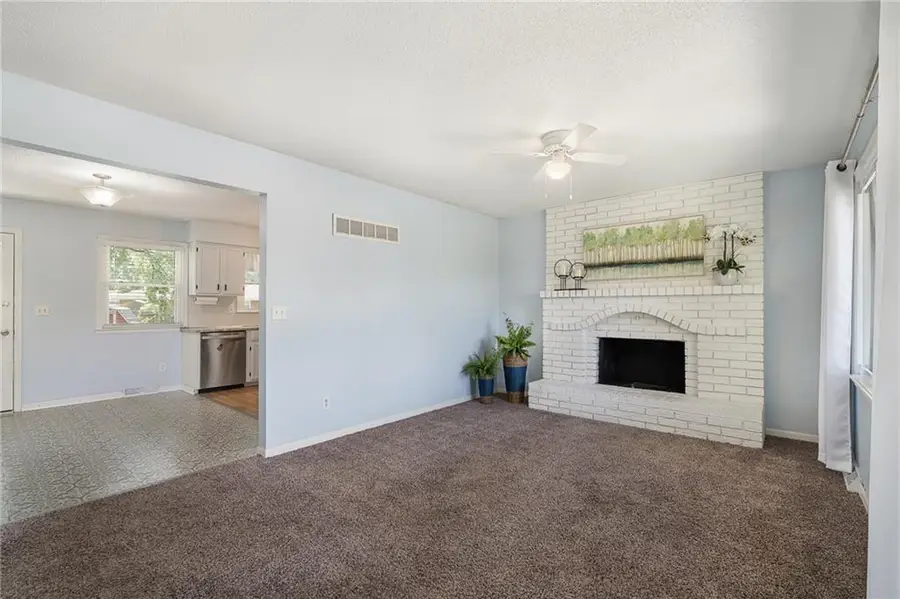 118 E Walnut Street, Blue Springs, MO 64014 - #2