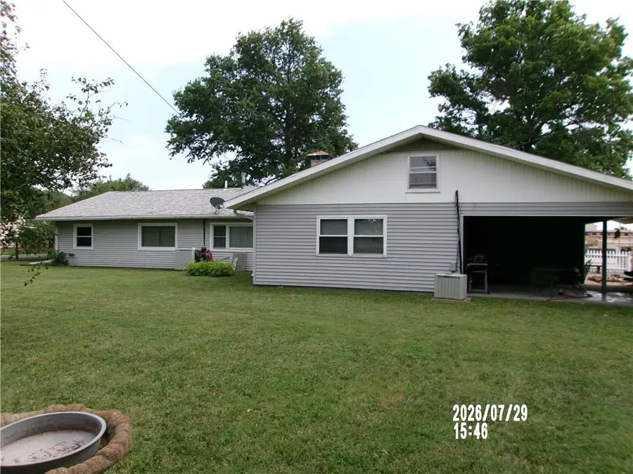 220 W Garfield Street, Iola, KS 66749 - #2