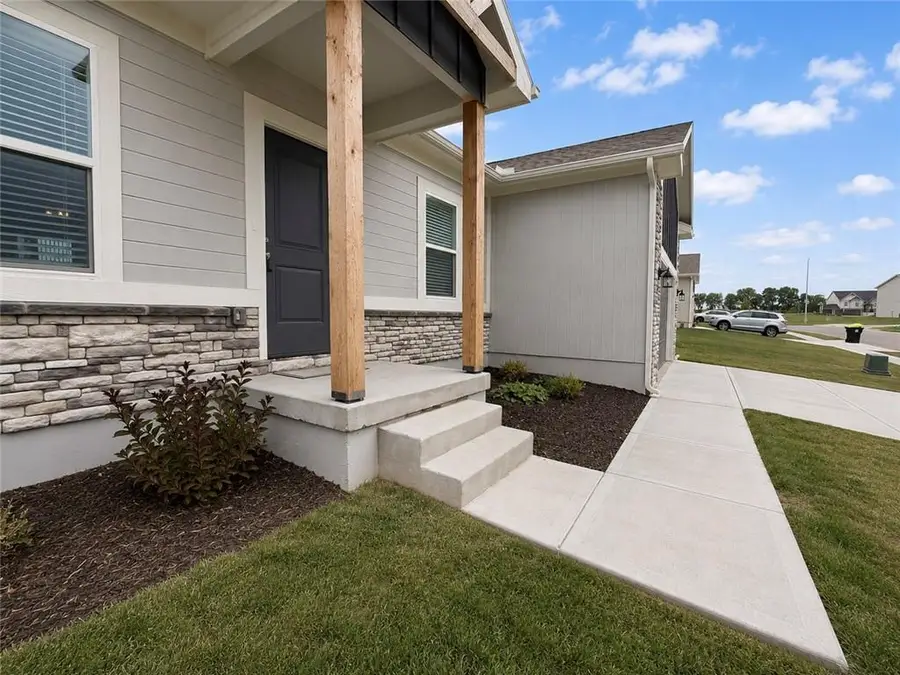 910 SW Pintail Drive, Oak Grove, MO 64075 - #2