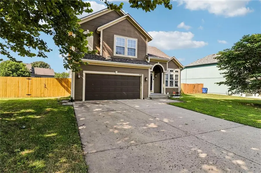 770 River Falls Road, Edwardsville, KS 66111 - #2