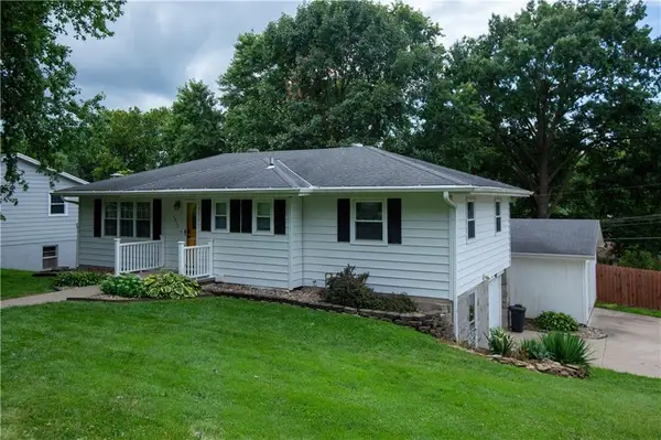 5902 Pleasant Avenue, St Joseph, MO 64503