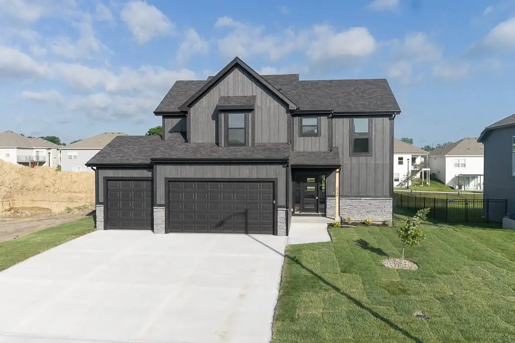 1627 N 156th Street, Basehor, KS 66007 - #1