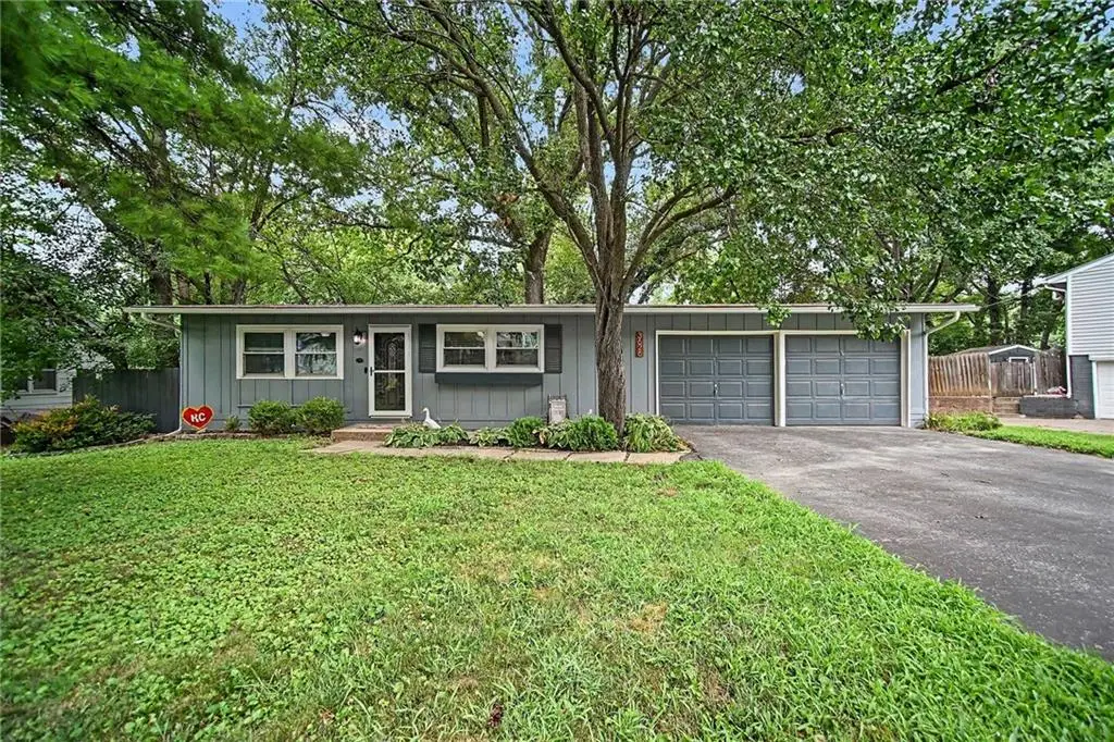 3626 N Lister Avenue, Kansas City, MO 64117 - #1