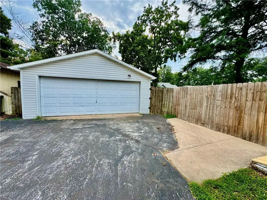 805 S 2nd Street, Clinton, MO 64735 - #3