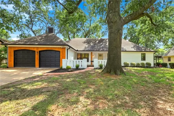 10131 Linden Street, Overland Park, KS 66207