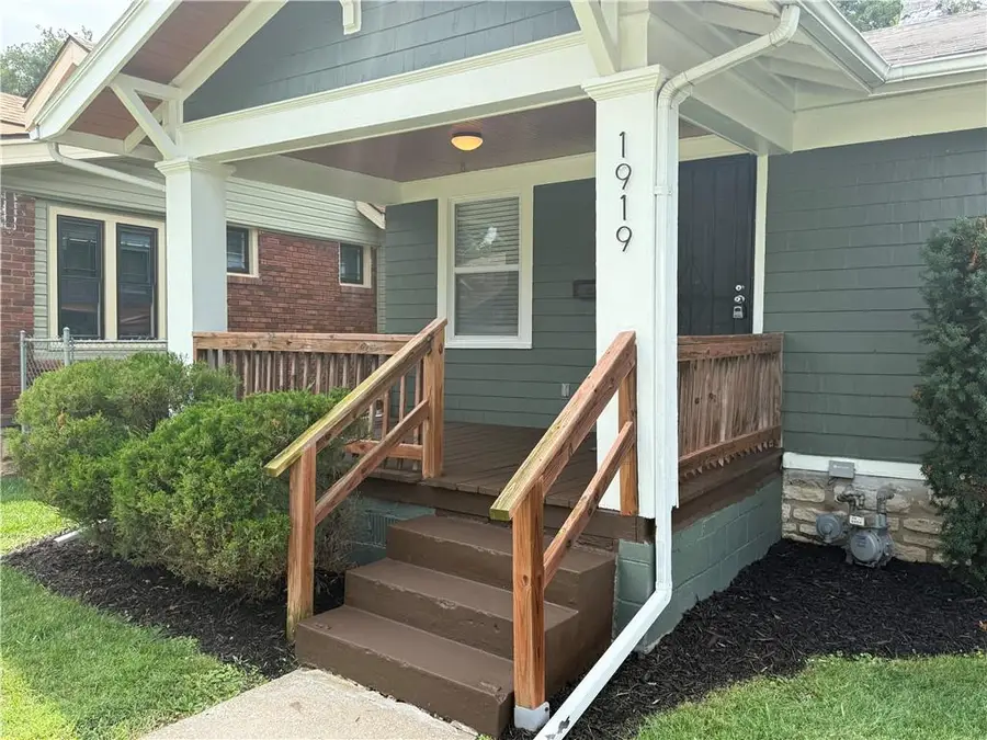 1919 E 71st Terrace, Kansas City, MO 64132 - #2