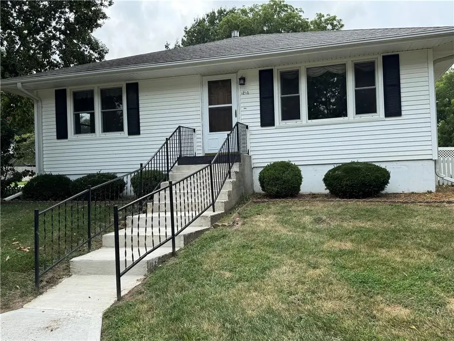 1210 Lipper Avenue, Higginsville, MO 64037 - #2