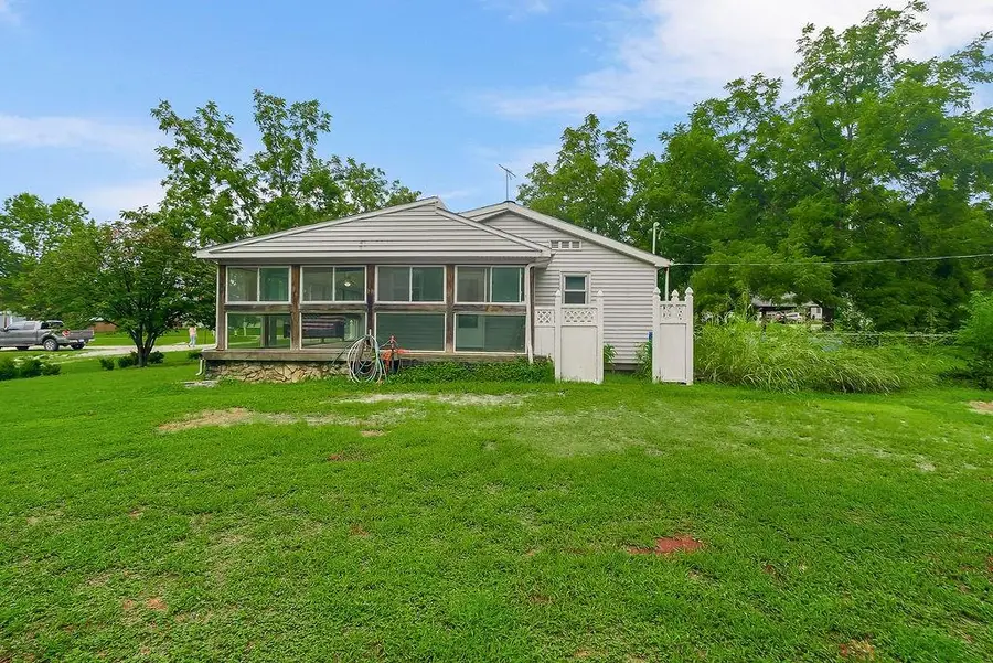 704 E Shawnee Street, Paola, KS 66071 - #3