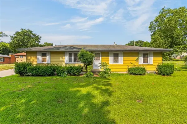 28 Forest Lane, Lexington, MO 64067