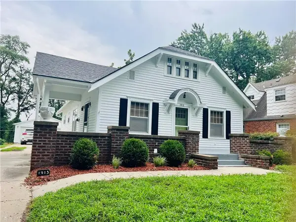 1913 Lovers Lane, St Joseph, MO 64505