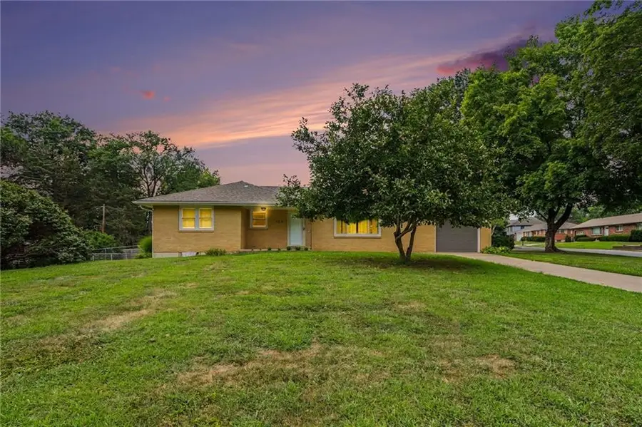108 Highland Drive, Smithville, MO 64089 - #3