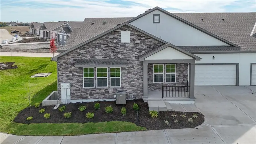 141 S Diane Drive, Olathe, KS 66061 - #2