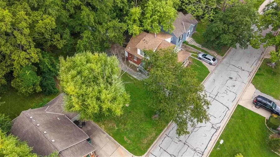 2330 W 48th Street, Westwood, KS 66205 - #2