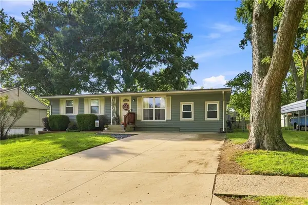 1044 Highland Drive, Liberty, MO 64068