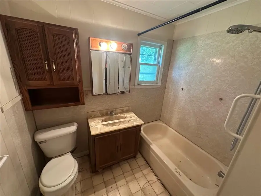 1408 N 3rd Street, Neodesha, KS 66757 - #3