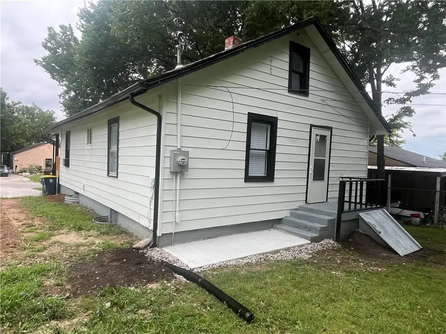 8320 Wabash Avenue, Kansas City, MO 64132 - #2