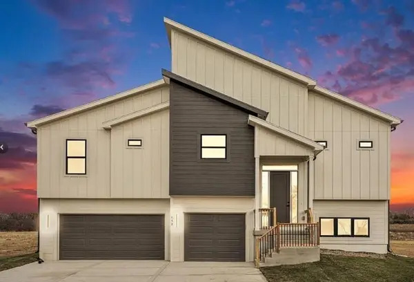 16720 N Dundee Street, Smithville, MO 64089