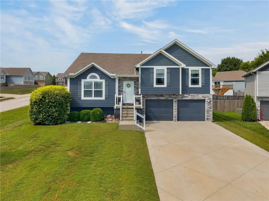 10006 E 212th Street, Peculiar, MO 64078 - #1
