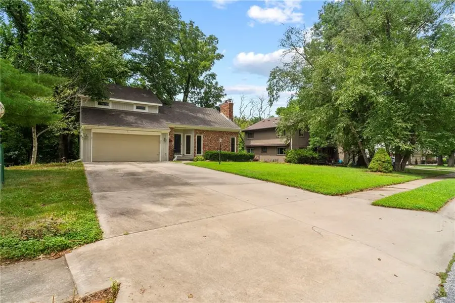 3144 Lakeview Circle, Leavenworth, KS 66048 - #2