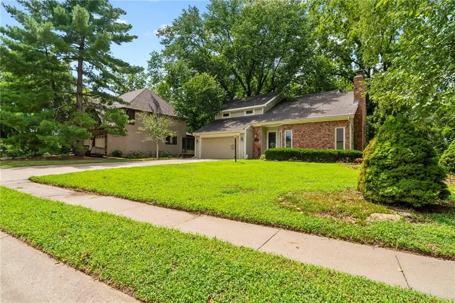 3144 Lakeview Circle, Leavenworth, KS 66048 - #3
