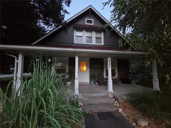 721 N Broadway Street, La Cygne, KS 66040