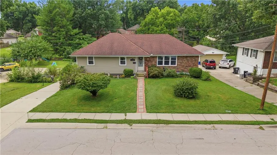 17907 E Redwood Drive, Independence, MO 64056 - #3