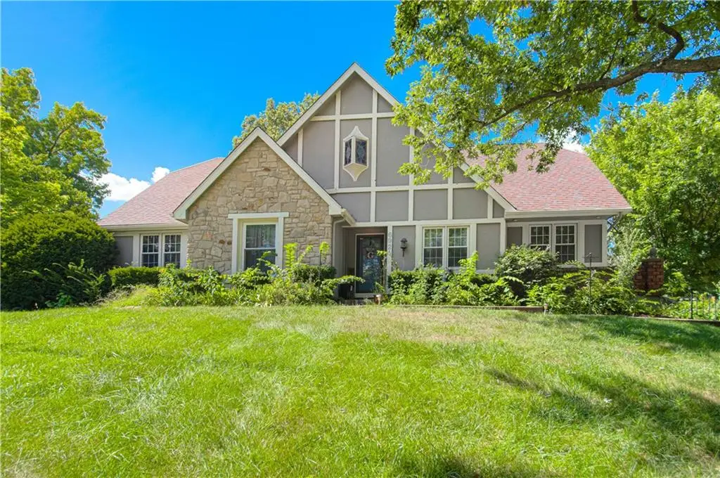 6924 Long Avenue, Shawnee, KS 66216 - #1