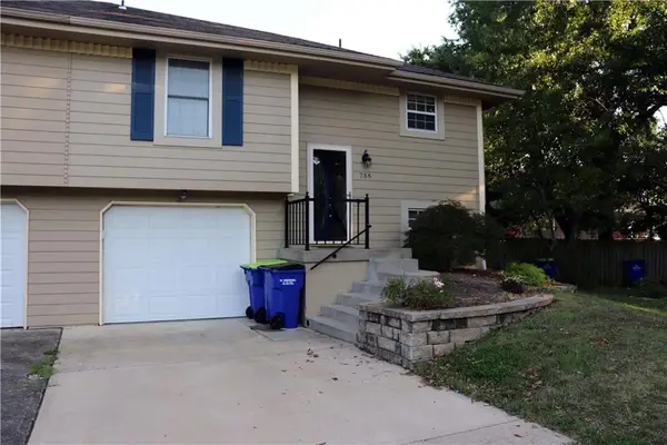 756 SE Claremont Court, Lee's Summit, MO 64063
