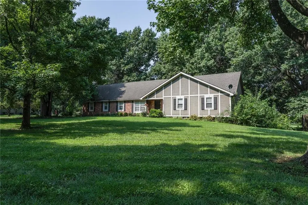 16040 Outlook Avenue, Stilwell, KS 66085 - #1