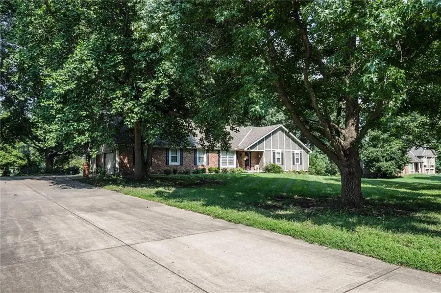 16040 Outlook Avenue, Stilwell, KS 66085 - #3