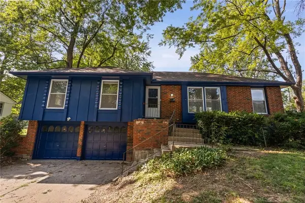 11038 Greenwood Road, Kansas City, MO 64134
