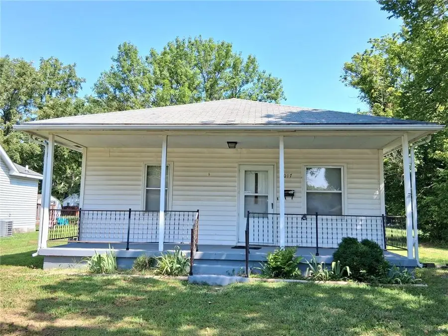 1017 E 14th Street, Pittsburg, KS 66762 - #2