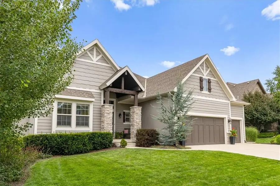 12110 S Belmont Drive, Olathe, KS 66061 - #2