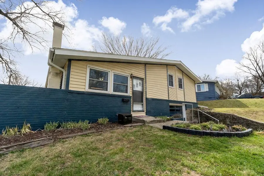 5613 N Euclid Avenue, Gladstone, MO 64118 - #3