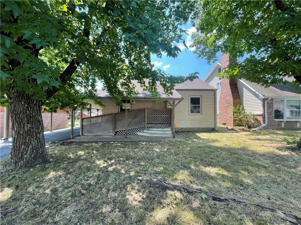1311 W 1st Street, Coffeyville, KS 67337 - #1