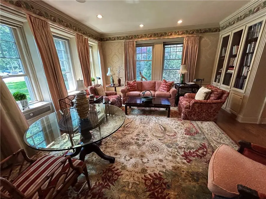 5049 Wornall Road #1-E, Kansas City, MO 64112 - #3