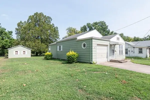 521 S 4th Street, Neodesha, KS 66757 - #3