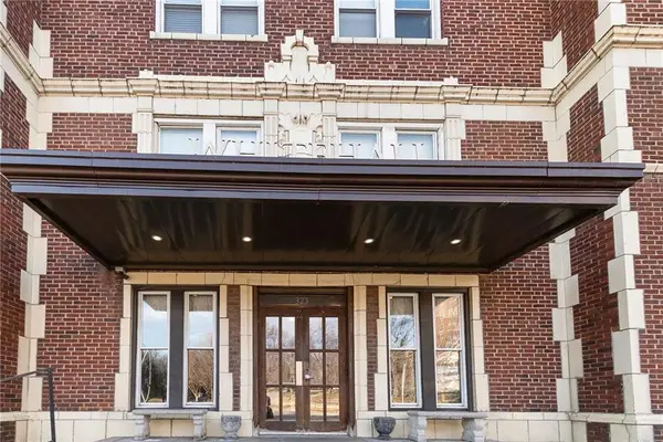 323 Emanuel Cleaver Ii Boulevard #8C, Kansas City, MO 64112