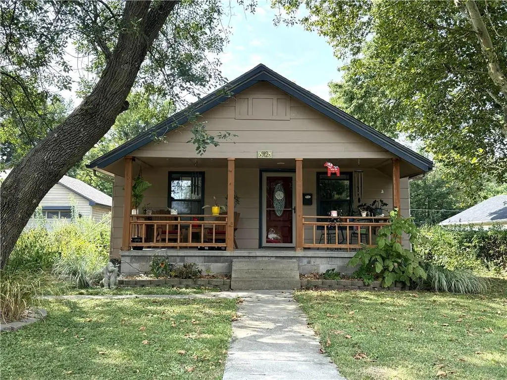 912 E 10th Street, Pittsburg, KS 66762 - #1