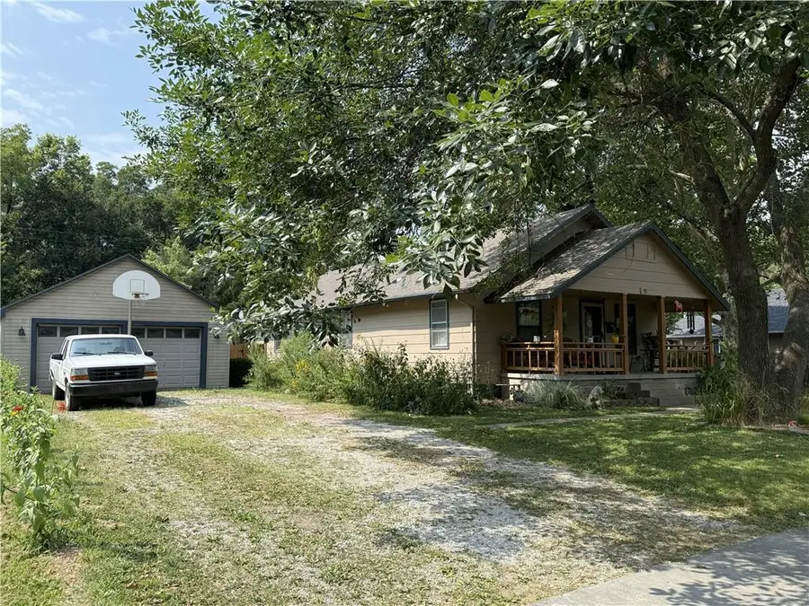 912 E 10th Street, Pittsburg, KS 66762 - #3